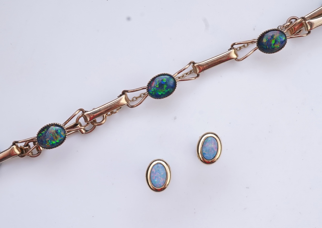 An opal triplet bracelet and pair of earrings, comprising: a gold bracelet set with opal triplets, length 18cm; and a pair of studs set with opal doublets, mounted in gold, length 0.8cm each, post fittings, stamped 585,